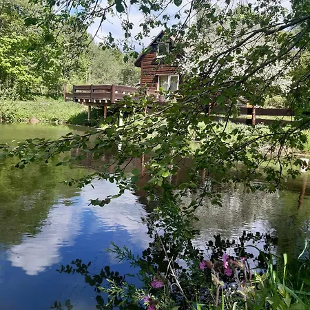 Pod Dobrym Adresem- Domek Nad Stawem Cisna Exterior photo